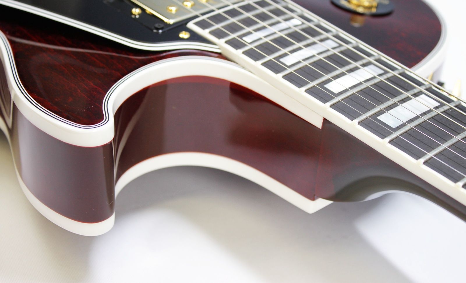 Gibson, Les Paul Custom, Les Paul Custom 70s, Gibson Les Paul Custom, Wine Red, 2025 Gibson, electric guitar, solid body guitar, mahogany body, maple top, set neck, 70s profile neck, volute neck, ebony fingerboard, nitrocellulose lacquer, dual humbuckers, gold hardware, rock guitar, blues guitar, hard rock, classic rock, premium electric guitar, USA made guitar, Gibson USA, 6 string guitar, carved maple top, wine red finish, custom series, Les Paul electric, vintage style guitar, modern classic guitar