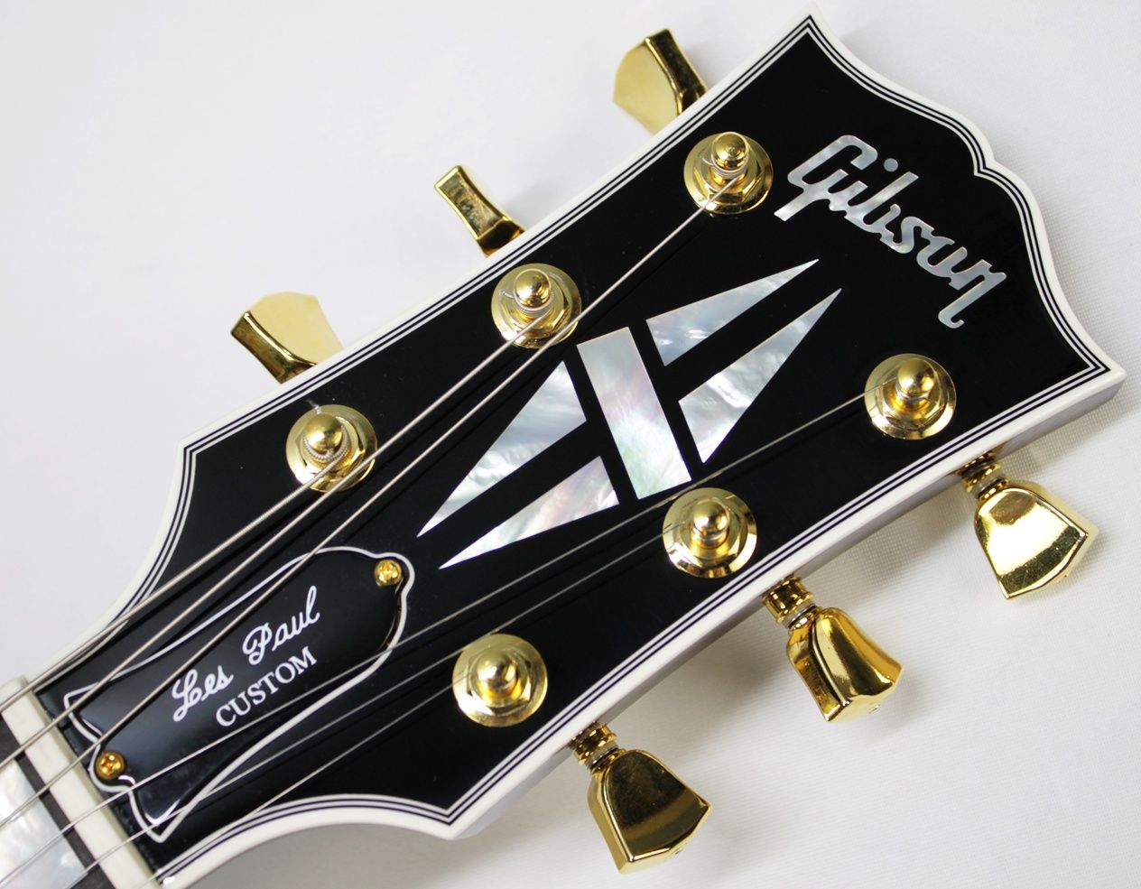 Gibson, Les Paul Custom, Les Paul Custom 70s, Gibson Les Paul Custom, Wine Red, 2025 Gibson, electric guitar, solid body guitar, mahogany body, maple top, set neck, 70s profile neck, volute neck, ebony fingerboard, nitrocellulose lacquer, dual humbuckers, gold hardware, rock guitar, blues guitar, hard rock, classic rock, premium electric guitar, USA made guitar, Gibson USA, 6 string guitar, carved maple top, wine red finish, custom series, Les Paul electric, vintage style guitar, modern classic guitar