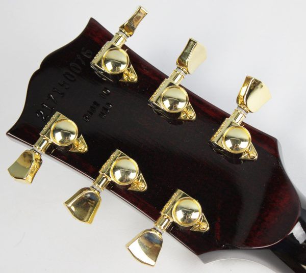 Gibson, Les Paul Custom, Les Paul Custom 70s, Gibson Les Paul Custom, Wine Red, 2025 Gibson, electric guitar, solid body guitar, mahogany body, maple top, set neck, 70s profile neck, volute neck, ebony fingerboard, nitrocellulose lacquer, dual humbuckers, gold hardware, rock guitar, blues guitar, hard rock, classic rock, premium electric guitar, USA made guitar, Gibson USA, 6 string guitar, carved maple top, wine red finish, custom series, Les Paul electric, vintage style guitar, modern classic guitar