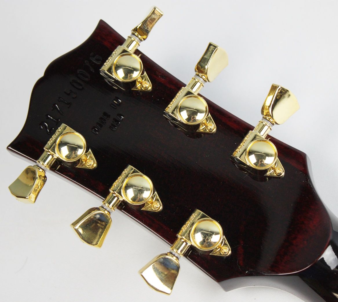 Gibson, Les Paul Custom, Les Paul Custom 70s, Gibson Les Paul Custom, Wine Red, 2025 Gibson, electric guitar, solid body guitar, mahogany body, maple top, set neck, 70s profile neck, volute neck, ebony fingerboard, nitrocellulose lacquer, dual humbuckers, gold hardware, rock guitar, blues guitar, hard rock, classic rock, premium electric guitar, USA made guitar, Gibson USA, 6 string guitar, carved maple top, wine red finish, custom series, Les Paul electric, vintage style guitar, modern classic guitar
