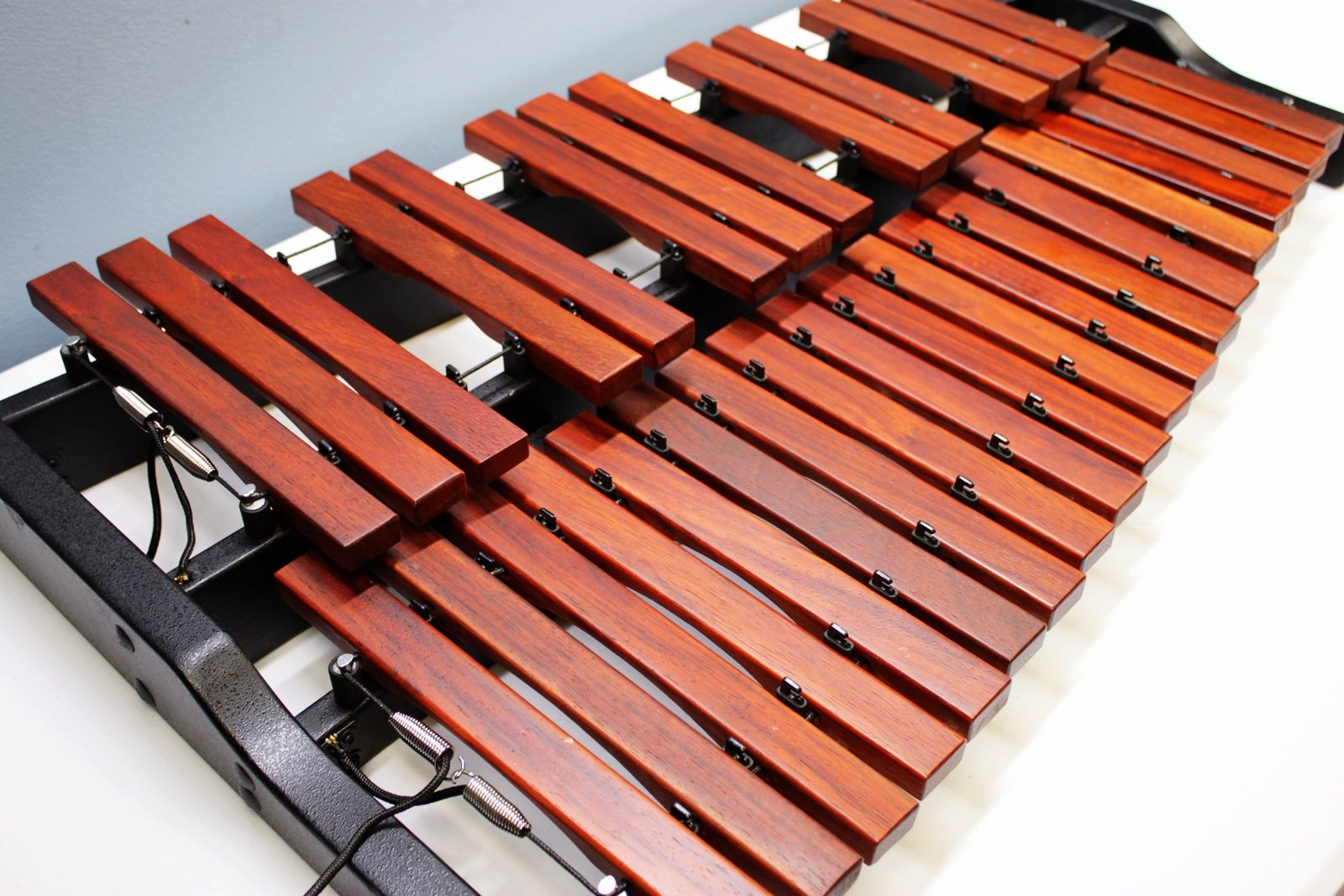 Ludwig, Musser, LMXYLO, student xylophone, xylophone kit, percussion kit, educational percussion, classroom xylophone, practice xylophone, mallet instrument, orchestra percussion, band instrument, student percussion, portable xylophone, bell kit, practice pad, percussion stand, drumsticks, rolling case, 2010s, standard model, school band, concert band, marching percussion, beginner xylophone, used percussion gear