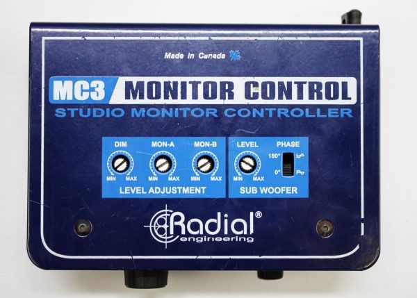 Radial MC3, Radial MC3 Monitor Controller, Radial Engineering MC3, Passive Monitor Controller, Studio Monitor Controller, Monitor Switcher, Speaker Controller, Monitor Management System, Studio Monitoring, Audio Monitoring, Reference Monitor Controller, Dual Monitor Switching, Subwoofer Control, Headphone Amplifier, Passive Audio Path, Transparent Audio, Mono Switch, Dim Switch, Monitor A/B Switching, Mixing Studio, Recording Studio Gear, Professional Audio, Studio Equipment, Audio Router, Balanced Audio, Desktop Monitor Controller, Control Room Monitoring, Radial Audio, Pro Audio Accessories