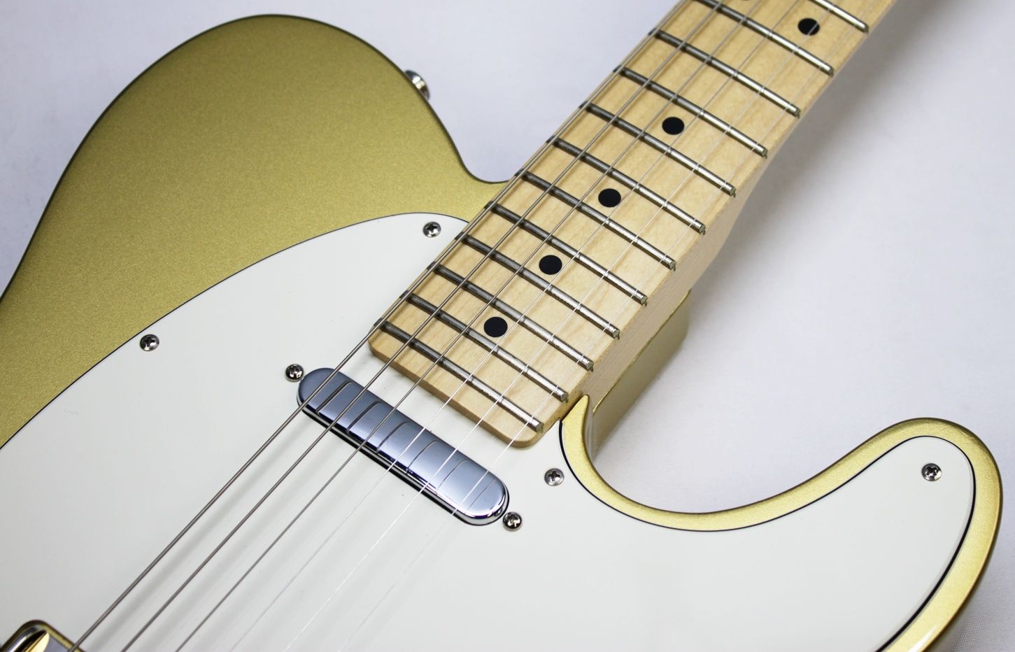 Fender, Fender Telecaster, Fender American Special, American Special Telecaster, Fender FSR, FSR Telecaster, Factory Special Run, Fender USA, USA Telecaster, American Made Telecaster, 2017 Fender, 2017 Telecaster, Aztec Gold, Aztec Gold Telecaster, Matching Headstock, Matching Headstock Telecaster, Gold Telecaster, Maple Fretboard, Maple Fingerboard, Maple Neck, Texas Special Pickups, Texas Special Telecaster, Fender Texas Special, Telecaster Guitar, Electric Guitar, Fender Electric Guitar, Single Coil Guitar, SS Pickup Configuration, Alder Body, 22 Fret Telecaster, Jumbo Frets, Greasebucket Tone Circuit, Vintage Style Telecaster, Rare Fender, Limited Edition Fender, FSR Fender Guitar