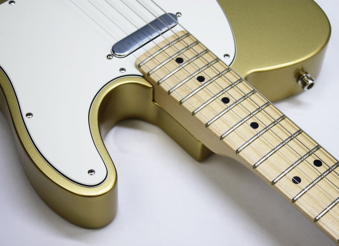 Fender, Fender Telecaster, Fender American Special, American Special Telecaster, Fender FSR, FSR Telecaster, Factory Special Run, Fender USA, USA Telecaster, American Made Telecaster, 2017 Fender, 2017 Telecaster, Aztec Gold, Aztec Gold Telecaster, Matching Headstock, Matching Headstock Telecaster, Gold Telecaster, Maple Fretboard, Maple Fingerboard, Maple Neck, Texas Special Pickups, Texas Special Telecaster, Fender Texas Special, Telecaster Guitar, Electric Guitar, Fender Electric Guitar, Single Coil Guitar, SS Pickup Configuration, Alder Body, 22 Fret Telecaster, Jumbo Frets, Greasebucket Tone Circuit, Vintage Style Telecaster, Rare Fender, Limited Edition Fender, FSR Fender Guitar
