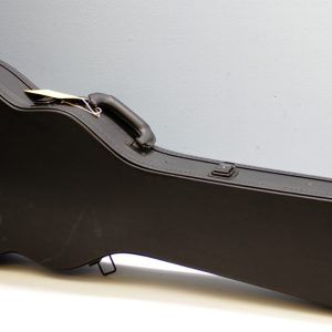 Strap on Gibson’s Les Paul Classic, and you’ll experience iconic tone and uncompromising playability. A time-tested combination of maple and mahogany serves up the tone that’s fueled a million rock anthems, while 60s Burstbucker pickups inject your playing with loads of midrange muscle and sizzling overtones.