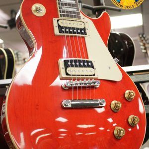 Strap on Gibson’s Les Paul Classic, and you’ll experience iconic tone and uncompromising playability. A time-tested combination of maple and mahogany serves up the tone that’s fueled a million rock anthems, while 60s Burstbucker pickups inject your playing with loads of midrange muscle and sizzling overtones.