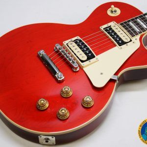 Strap on Gibson’s Les Paul Classic, and you’ll experience iconic tone and uncompromising playability. A time-tested combination of maple and mahogany serves up the tone that’s fueled a million rock anthems, while 60s Burstbucker pickups inject your playing with loads of midrange muscle and sizzling overtones.