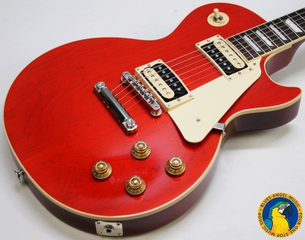 Strap on Gibson’s Les Paul Classic, and you’ll experience iconic tone and uncompromising playability. A time-tested combination of maple and mahogany serves up the tone that’s fueled a million rock anthems, while 60s Burstbucker pickups inject your playing with loads of midrange muscle and sizzling overtones.