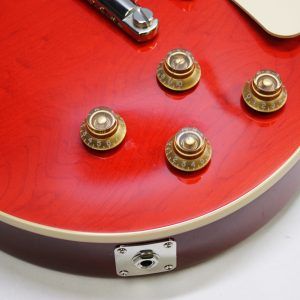 Strap on Gibson’s Les Paul Classic, and you’ll experience iconic tone and uncompromising playability. A time-tested combination of maple and mahogany serves up the tone that’s fueled a million rock anthems, while 60s Burstbucker pickups inject your playing with loads of midrange muscle and sizzling overtones.