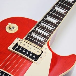 Strap on Gibson’s Les Paul Classic, and you’ll experience iconic tone and uncompromising playability. A time-tested combination of maple and mahogany serves up the tone that’s fueled a million rock anthems, while 60s Burstbucker pickups inject your playing with loads of midrange muscle and sizzling overtones.