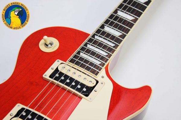 Strap on Gibson’s Les Paul Classic, and you’ll experience iconic tone and uncompromising playability. A time-tested combination of maple and mahogany serves up the tone that’s fueled a million rock anthems, while 60s Burstbucker pickups inject your playing with loads of midrange muscle and sizzling overtones.