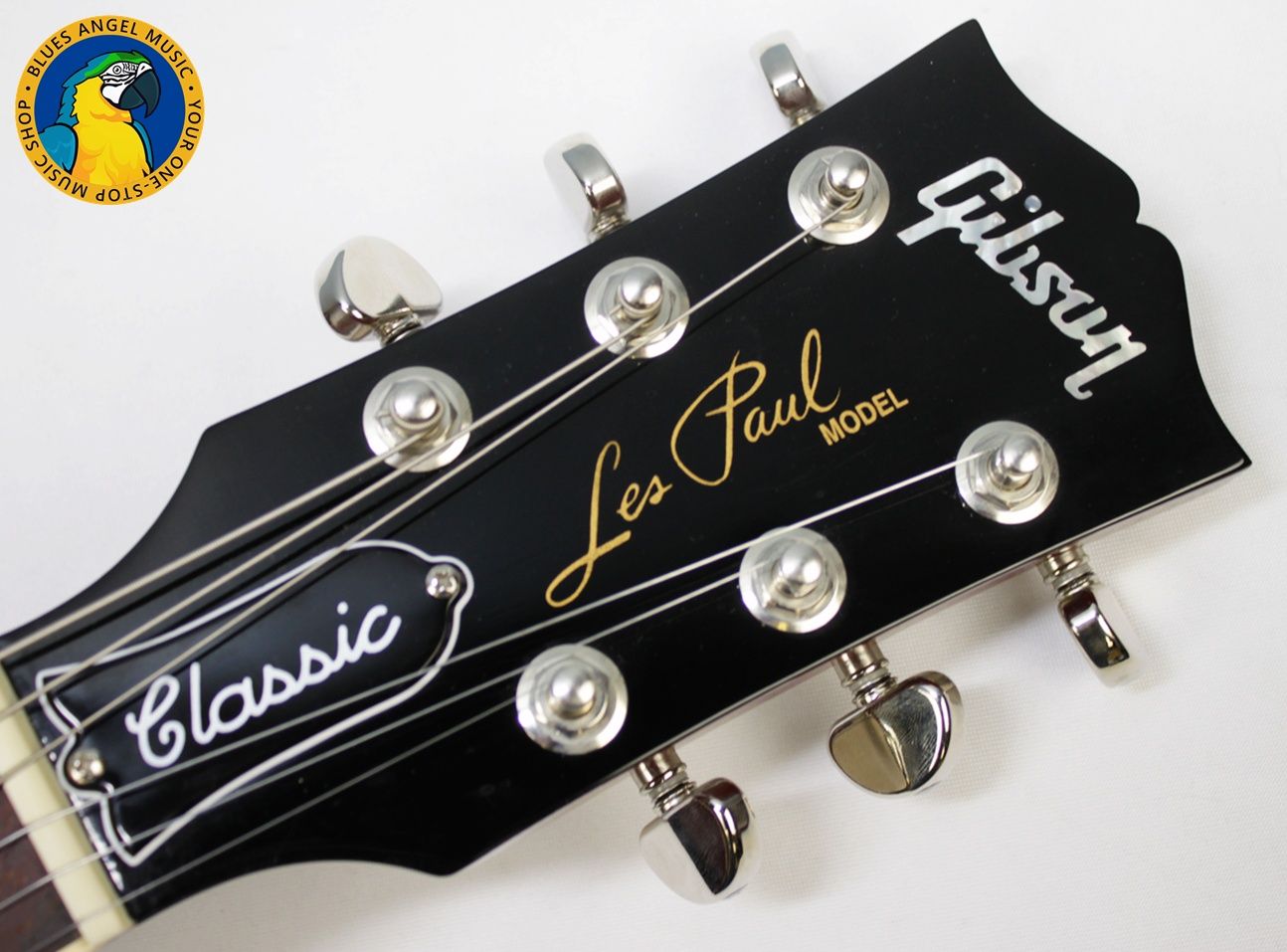 Strap on Gibson’s Les Paul Classic, and you’ll experience iconic tone and uncompromising playability. A time-tested combination of maple and mahogany serves up the tone that’s fueled a million rock anthems, while 60s Burstbucker pickups inject your playing with loads of midrange muscle and sizzling overtones.