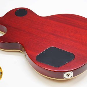 Strap on Gibson’s Les Paul Classic, and you’ll experience iconic tone and uncompromising playability. A time-tested combination of maple and mahogany serves up the tone that’s fueled a million rock anthems, while 60s Burstbucker pickups inject your playing with loads of midrange muscle and sizzling overtones.