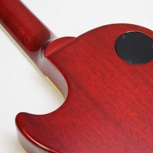Strap on Gibson’s Les Paul Classic, and you’ll experience iconic tone and uncompromising playability. A time-tested combination of maple and mahogany serves up the tone that’s fueled a million rock anthems, while 60s Burstbucker pickups inject your playing with loads of midrange muscle and sizzling overtones.