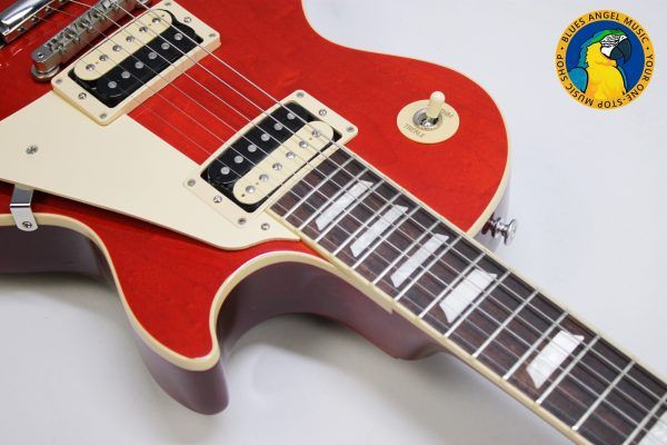 Strap on Gibson’s Les Paul Classic, and you’ll experience iconic tone and uncompromising playability. A time-tested combination of maple and mahogany serves up the tone that’s fueled a million rock anthems, while 60s Burstbucker pickups inject your playing with loads of midrange muscle and sizzling overtones.