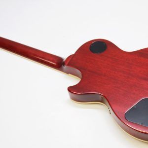 Strap on Gibson’s Les Paul Classic, and you’ll experience iconic tone and uncompromising playability. A time-tested combination of maple and mahogany serves up the tone that’s fueled a million rock anthems, while 60s Burstbucker pickups inject your playing with loads of midrange muscle and sizzling overtones.