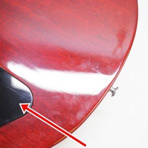 Strap on Gibson’s Les Paul Classic, and you’ll experience iconic tone and uncompromising playability. A time-tested combination of maple and mahogany serves up the tone that’s fueled a million rock anthems, while 60s Burstbucker pickups inject your playing with loads of midrange muscle and sizzling overtones.
