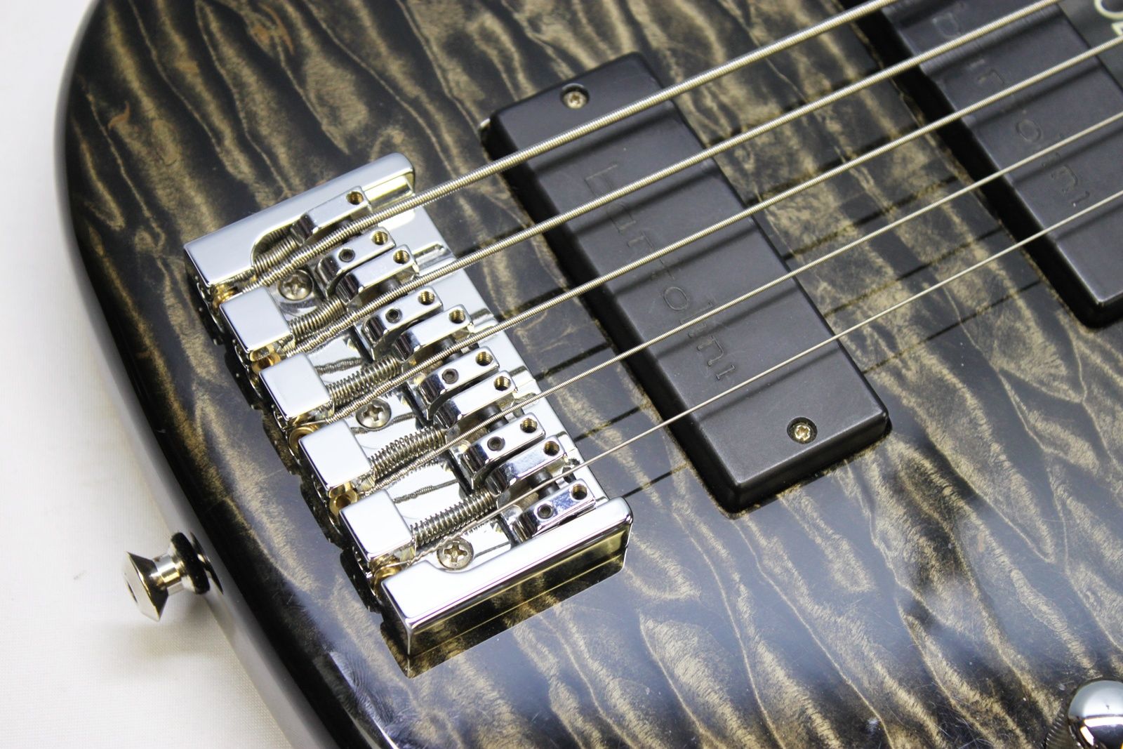 Modulus Quantum V, Modulus Quantum 5, Modulus Q5, 2004 Modulus Quantum V, Modulus Bass, Modulus 5 String Bass, 5 String Bass, Five String Bass, Graphite Neck Bass, Modulus Graphite Neck, Graphite Bass, Quilted Maple Bass, Quilted Maple Top, Silver Burst Bass, Silverburst Bass, Quilted Silver Burst, Bartolini Pickups, Bartolini Bass Pickups, Active Bass, Active Electronics, USA Bass, Made in USA, 2000s Bass, Boutique Bass, High End Bass, Professional Bass, Extended Scale Bass, 35 Inch Scale, Modulus Quantum Bass