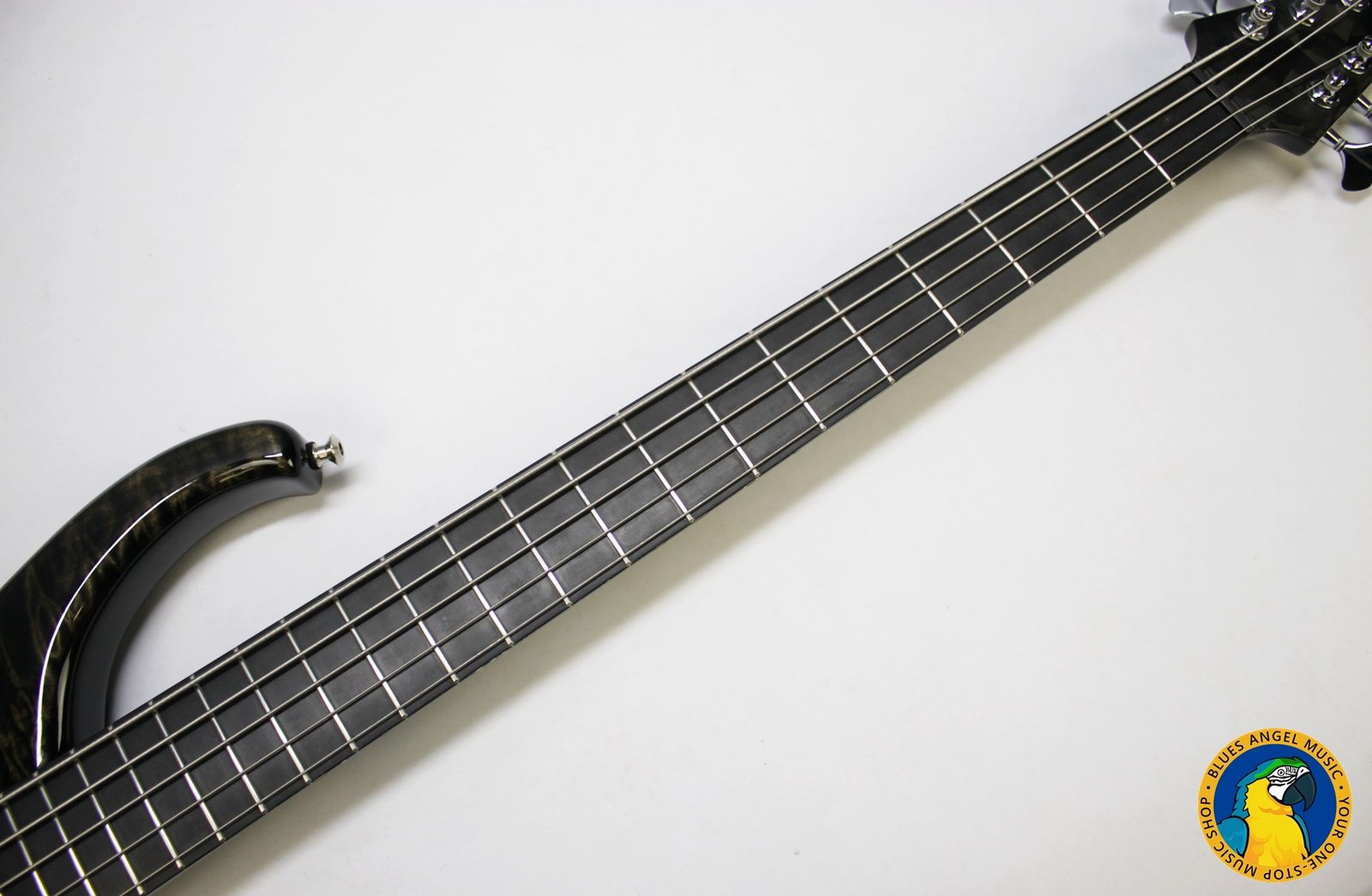 Modulus Quantum V, Modulus Quantum 5, Modulus Q5, 2004 Modulus Quantum V, Modulus Bass, Modulus 5 String Bass, 5 String Bass, Five String Bass, Graphite Neck Bass, Modulus Graphite Neck, Graphite Bass, Quilted Maple Bass, Quilted Maple Top, Silver Burst Bass, Silverburst Bass, Quilted Silver Burst, Bartolini Pickups, Bartolini Bass Pickups, Active Bass, Active Electronics, USA Bass, Made in USA, 2000s Bass, Boutique Bass, High End Bass, Professional Bass, Extended Scale Bass, 35 Inch Scale, Modulus Quantum Bass