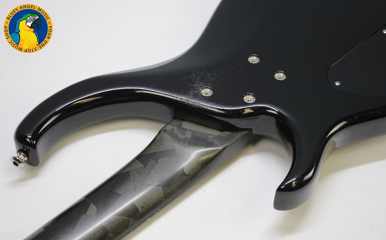 Modulus Quantum V, Modulus Quantum 5, Modulus Q5, 2004 Modulus Quantum V, Modulus Bass, Modulus 5 String Bass, 5 String Bass, Five String Bass, Graphite Neck Bass, Modulus Graphite Neck, Graphite Bass, Quilted Maple Bass, Quilted Maple Top, Silver Burst Bass, Silverburst Bass, Quilted Silver Burst, Bartolini Pickups, Bartolini Bass Pickups, Active Bass, Active Electronics, USA Bass, Made in USA, 2000s Bass, Boutique Bass, High End Bass, Professional Bass, Extended Scale Bass, 35 Inch Scale, Modulus Quantum Bass