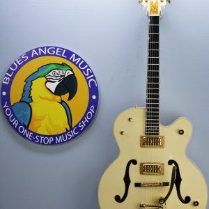 Gretsch Stephen Stills, Gretsch G6136-1958, Gretsch White Falcon, Stephen Stills White Falcon, 2000 Gretsch White Falcon, 2000 Gretsch, Gretsch G6136, White Falcon, Gretsch Falcon, Stephen Stills Signature, Stephen Stills Guitar, Gretsch Signature Guitar, Gretsch Electric Guitar, Gretsch Hollow Body, Hollow Body Guitar, White Hollow Body Guitar, FilterTron Pickups, Gretsch FilterTron, Bigsby Vibrato, Bigsby Guitar, Gold Hardware, White Finish, Vintage Style Gretsch, 1958 White Falcon, 50s Style Gretsch, 2000s Gretsch, Made in Japan Gretsch, MIJ Gretsch, Gretsch Japan, Crosby Stills Nash, CSN, Classic Rock Guitar, Collectible Gretsch