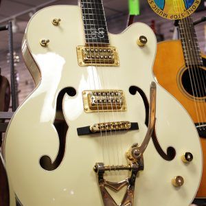 Gretsch Stephen Stills, Gretsch G6136-1958, Gretsch White Falcon, Stephen Stills White Falcon, 2000 Gretsch White Falcon, 2000 Gretsch, Gretsch G6136, White Falcon, Gretsch Falcon, Stephen Stills Signature, Stephen Stills Guitar, Gretsch Signature Guitar, Gretsch Electric Guitar, Gretsch Hollow Body, Hollow Body Guitar, White Hollow Body Guitar, FilterTron Pickups, Gretsch FilterTron, Bigsby Vibrato, Bigsby Guitar, Gold Hardware, White Finish, Vintage Style Gretsch, 1958 White Falcon, 50s Style Gretsch, 2000s Gretsch, Made in Japan Gretsch, MIJ Gretsch, Gretsch Japan, Crosby Stills Nash, CSN, Classic Rock Guitar, Collectible Gretsch
