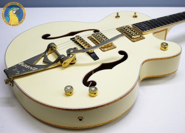 Gretsch Stephen Stills, Gretsch G6136-1958, Gretsch White Falcon, Stephen Stills White Falcon, 2000 Gretsch White Falcon, 2000 Gretsch, Gretsch G6136, White Falcon, Gretsch Falcon, Stephen Stills Signature, Stephen Stills Guitar, Gretsch Signature Guitar, Gretsch Electric Guitar, Gretsch Hollow Body, Hollow Body Guitar, White Hollow Body Guitar, FilterTron Pickups, Gretsch FilterTron, Bigsby Vibrato, Bigsby Guitar, Gold Hardware, White Finish, Vintage Style Gretsch, 1958 White Falcon, 50s Style Gretsch, 2000s Gretsch, Made in Japan Gretsch, MIJ Gretsch, Gretsch Japan, Crosby Stills Nash, CSN, Classic Rock Guitar, Collectible Gretsch