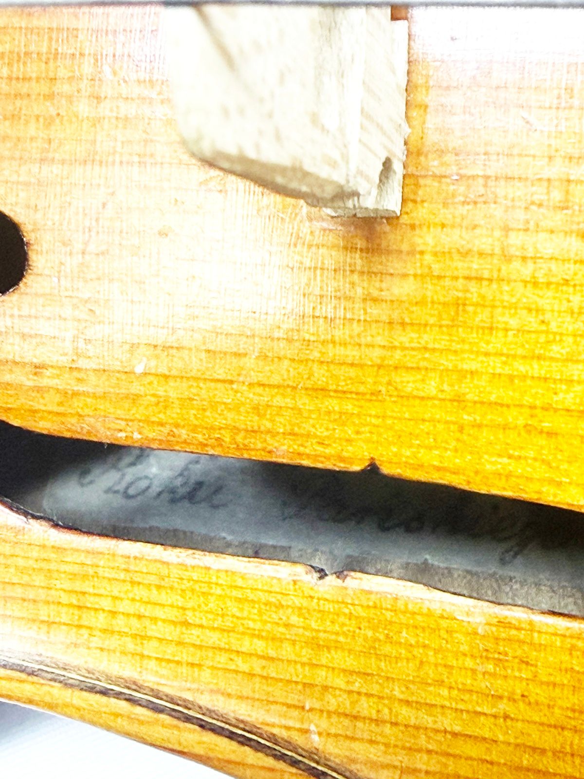 This is a beautiful Polish 4/4 Violin -- including a case & 3 bows. Reading inside the f-hole, we can see that this is a copy of a Franciszek Borowiecki from 1923. Includes Case