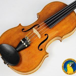 This is a beautiful Polish 4/4 Violin -- including a case & 3 bows. Reading inside the f-hole, we can see that this is a copy of a Franciszek Borowiecki from 1923. Includes Case