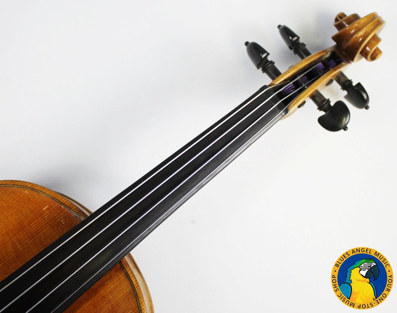This is a beautiful Polish 4/4 Violin -- including a case & 3 bows. Reading inside the f-hole, we can see that this is a copy of a Franciszek Borowiecki from 1923. Includes Case