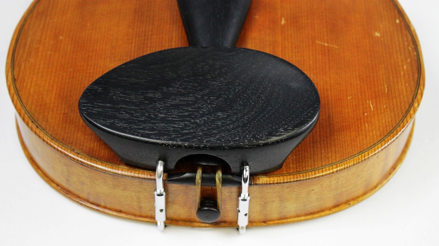 This is a beautiful Polish 4/4 Violin -- including a case & 3 bows. Reading inside the f-hole, we can see that this is a copy of a Franciszek Borowiecki from 1923. Includes Case