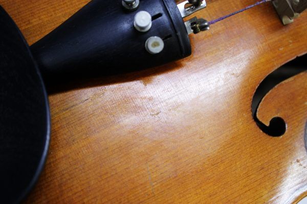 This is a beautiful Polish 4/4 Violin -- including a case & 3 bows. Reading inside the f-hole, we can see that this is a copy of a Franciszek Borowiecki from 1923. Includes Case