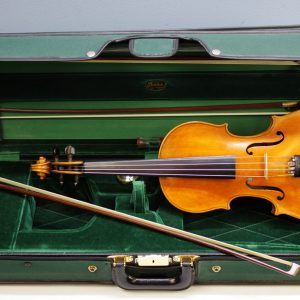 This is a beautiful Polish 4/4 Violin -- including a case & 3 bows. Reading inside the f-hole, we can see that this is a copy of a Franciszek Borowiecki from 1923. Includes Case