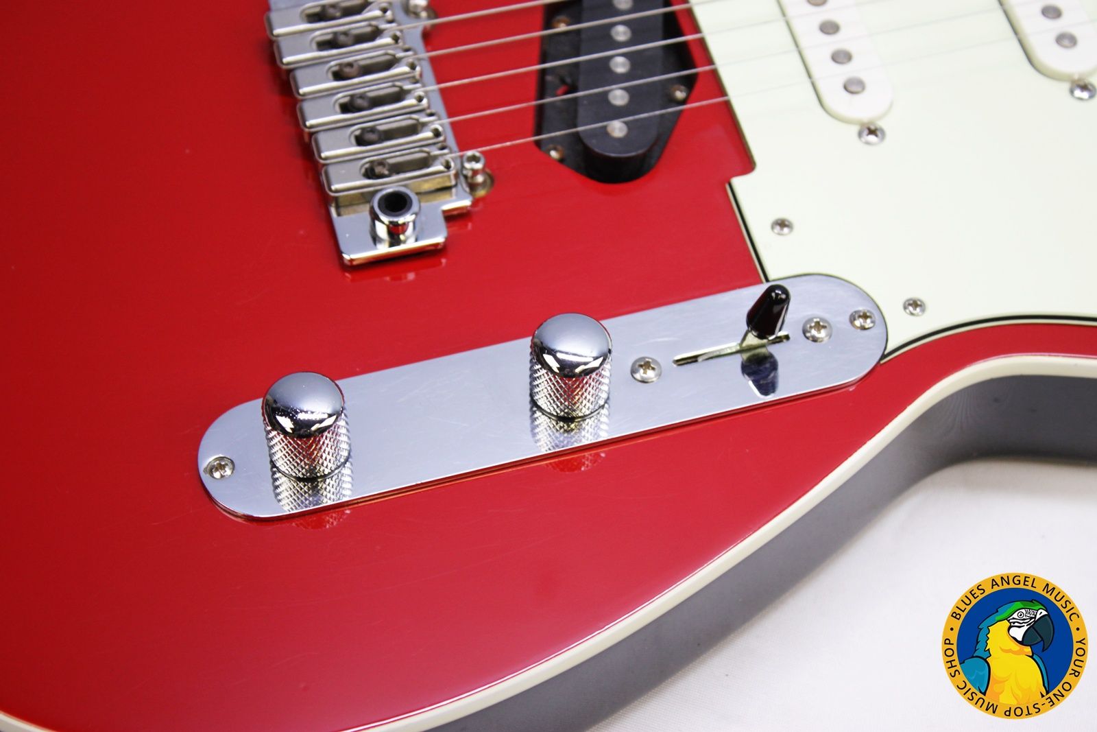 Reverend Six Gun SSS TW, Reverend Six Gun, Reverend Guitars, Six Gun SSS, Six Gun TW, Reverend Electric Guitar, Reverend SSS Guitar, SSS Electric Guitar, Triple Single Coil, Single Coil Guitar, Korina Body Guitar, Korina Electric Guitar, Reverend Pickups, Bass Contour Control, Reverend Bass Contour, Wilkinson Tremolo, Tremolo Guitar, Reverend Locking Tuners, Bolt On Guitar, 25.5 Scale Guitar, 22 Fret Guitar, S Style Guitar, Strat Style Guitar, Offset Electric Guitar, Versatile Electric Guitar, Blues Guitar, Rock Guitar, Indie Guitar, Alternative Rock Guitar, Reverend Six Gun Electric Guitar