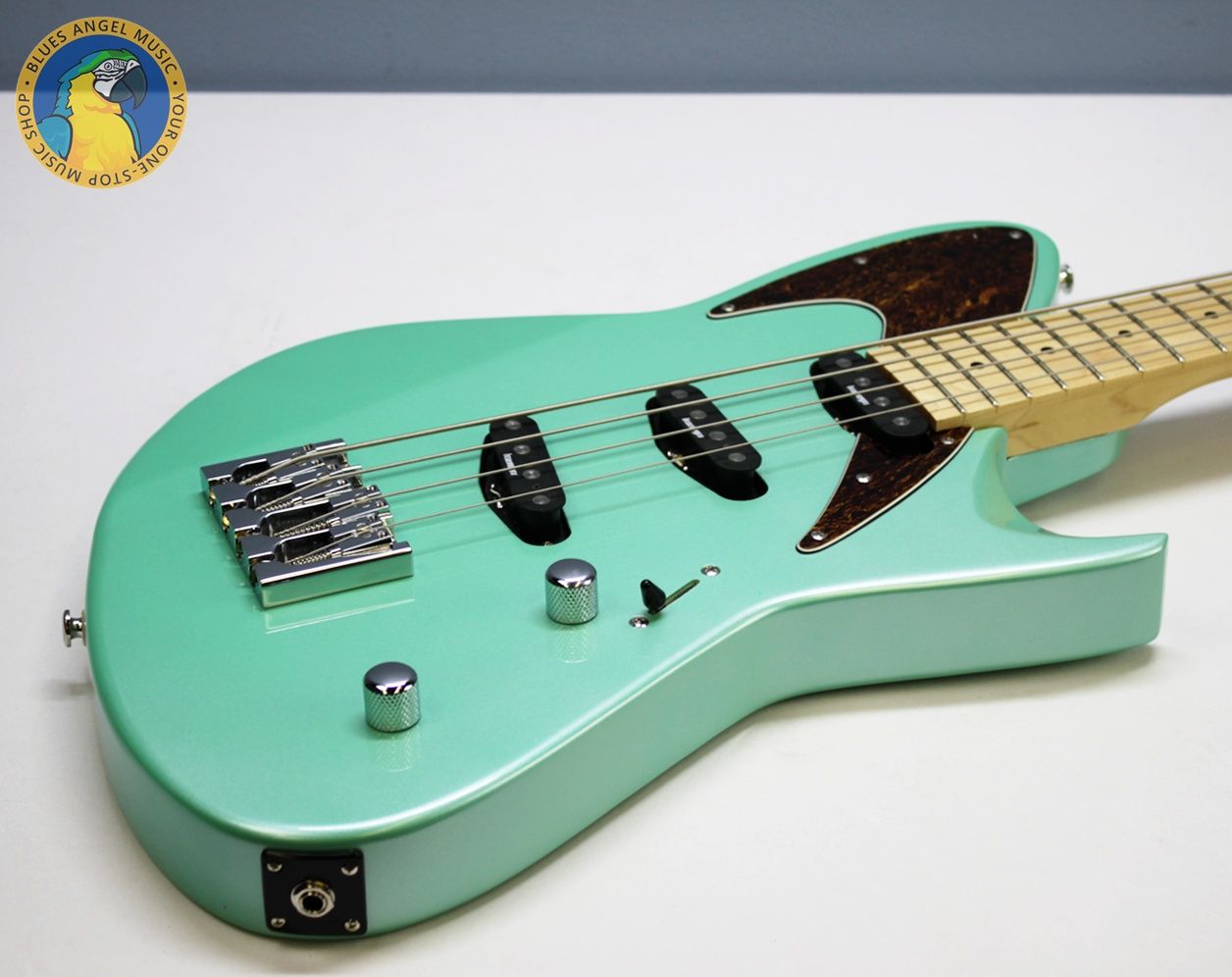Retronix R-800B, Retronix R800B, Retronix Bass, 2013 Retronix, Seafoam Green Bass, Seafoam Green, Electric Bass, Vintage Style Bass, Retro Bass, 4 String Bass, Maple Neck, Maple Fretboard, Passive Pickups, Triple Pickup Bass, 3 Pickup Bass, Solid Body Bass, Original Case, Bass Guitar, Used Bass, Rare Bass, Retronix Guitar